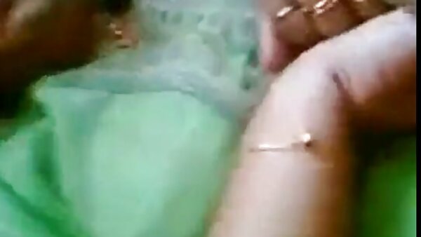 بچه ماساژ سکس روسی گربه پرانرژی که نزدیک استخر کنار دو لزبو داغ لیس می زند