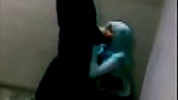 MILF سبزه نفس گیر با جوانان بزرگ سوار می شود فیلم سکسی روسی و کارمندان معشوقش را به باد می دهد