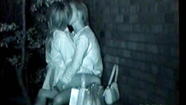 دختران نوجوان زرق و برق دار در اکشن لزبین کثیف با استفاده از اسباب بازی جنسی سکس انال روسی بزرگ